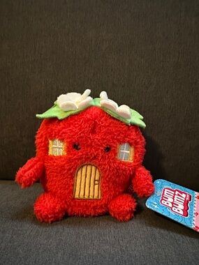Bum Bumz Strawberry Shortcake Strawberry House Beanbag Plush NEW Bum Bunz